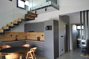 Luxury Duplex, Balcony, Lake View | Dining - OIKOI - Luxury Suites & Maisonettes (Chloi)