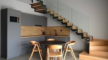 Luxury Duplex, Balcony, Lake View | Private kitchen