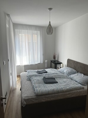 Iron/ironing board, WiFi, bed sheets