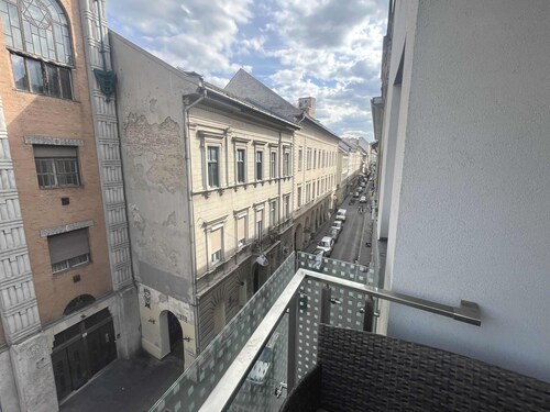Luxury 2-bedroom 2-bathroom condo 70 sqm with parking