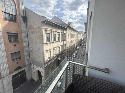 Luxury 2-bedroom 2-bathroom condo 70 sqm with parking