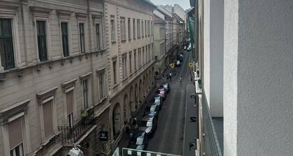 Luxury 2-bedroom 2-bathroom condo with balcony street view