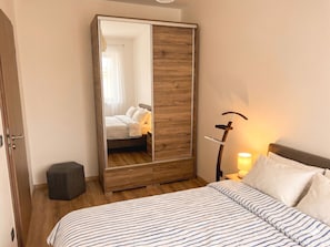 Iron/ironing board, WiFi, bed sheets