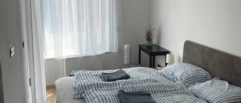 Iron/ironing board, WiFi, bed sheets