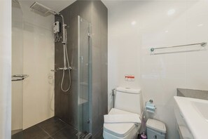 Shower, hair dryer, bidet, soap - Step 2 Surin Beach 1BR Rooftop, Gym & Pool C208 (Tambon Choeng Thale)