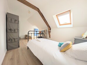 4 bedrooms, travel cot, free WiFi - Breton house 100m2, garden, beaches 10min away (Ambon)