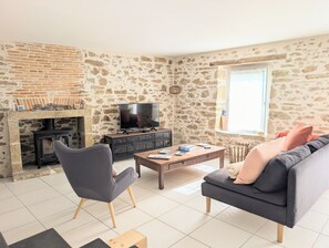 Living area - Breton house 100m2, garden, beaches 10min away (Ambon)