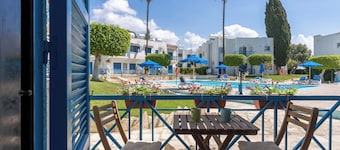 Sea Breeze 1-BR Apt & Pool in Pyla
