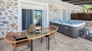 Tripla Deluxe, balcone, vista mare | Terrazza/patio