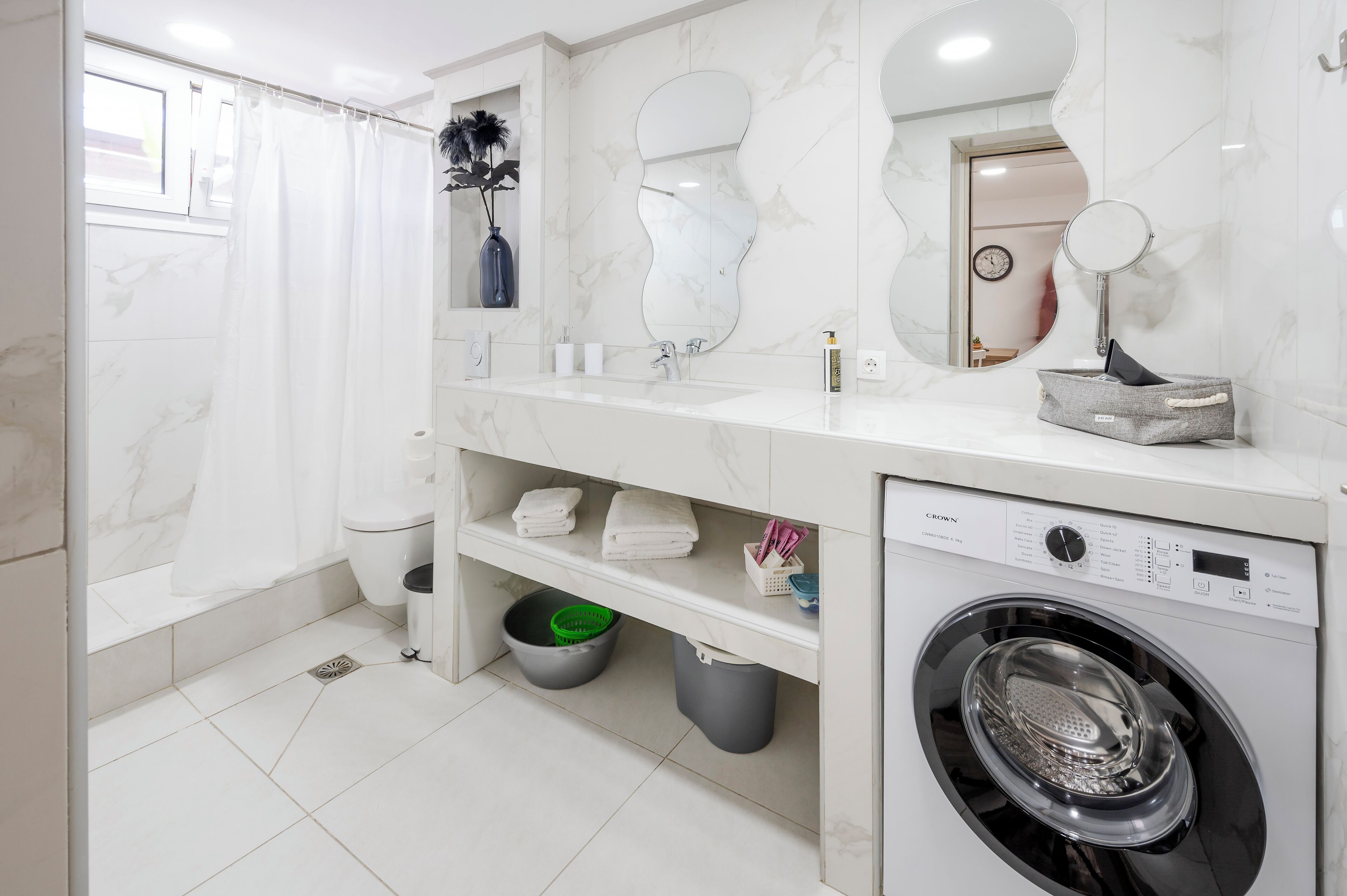 Deluxe-Dreibettzimmer, Balkon, Gartenblick | Badezimmer