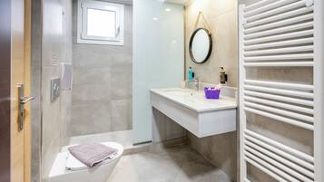 Deluxe Apartment, Balcony, Mountain View | Bathroom