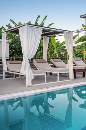 디럭스 아파트, 발코니, 산 전망 | 수영장