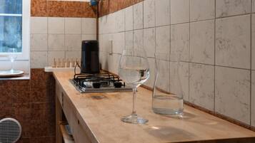 Deluxe Studio | Private kitchen | Fridge, microwave, stovetop, espresso maker