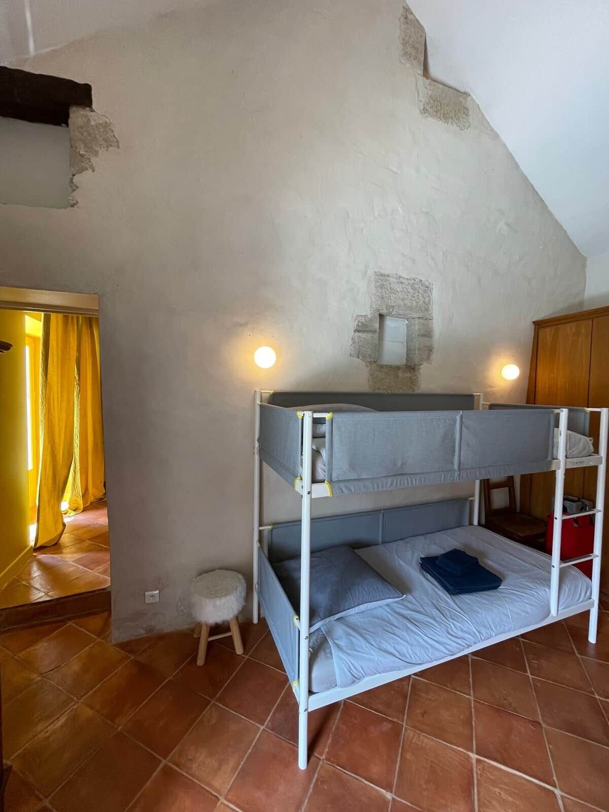 4 bedrooms, iron/ironing board, WiFi (free), bed sheets