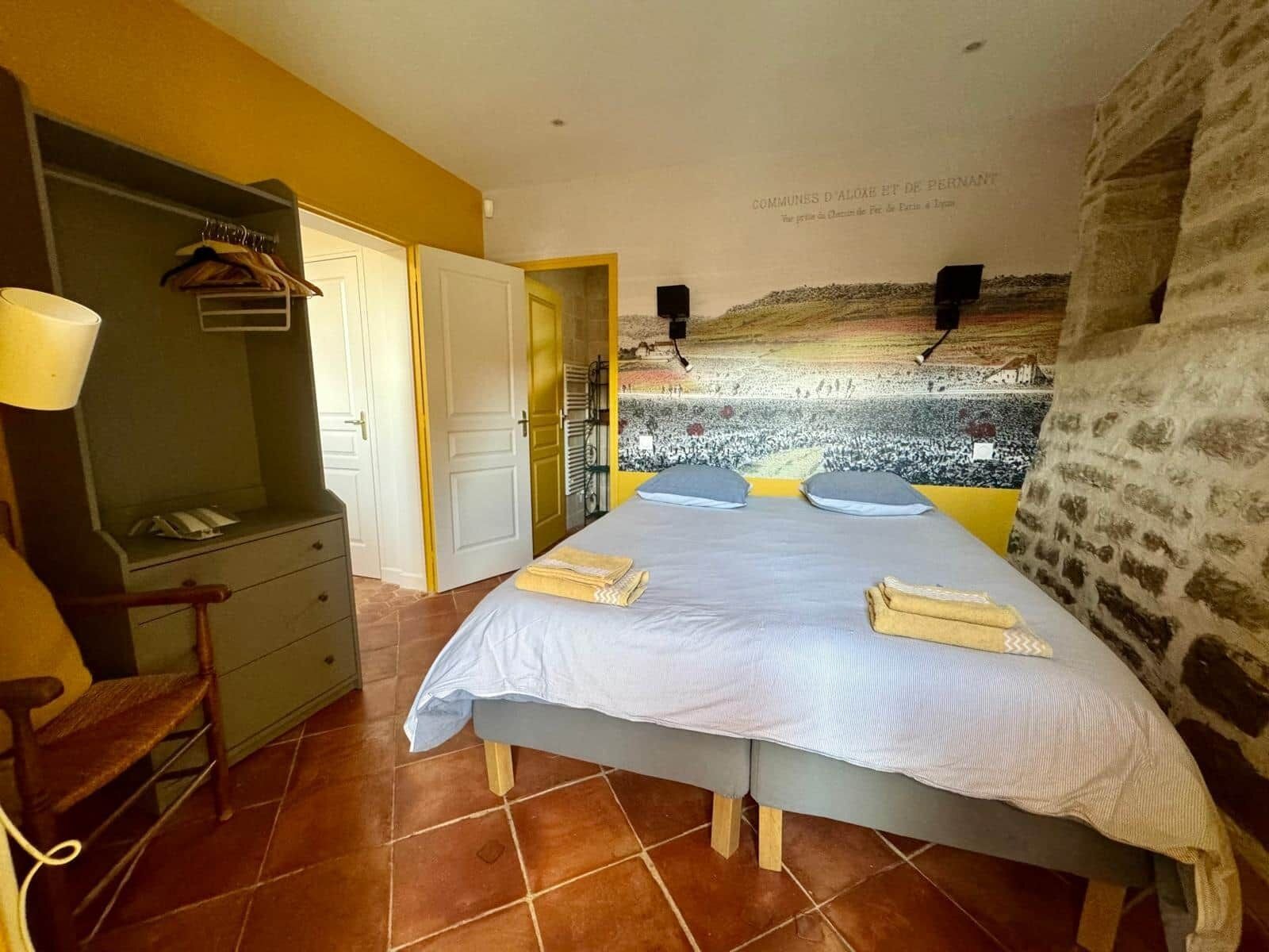 4 bedrooms, iron/ironing board, free WiFi, bed sheets