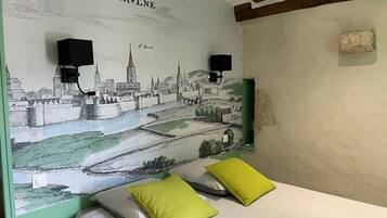 4 Schlafzimmer, Bügeleisen/Bügelbrett, kostenloses WLAN, Bettwäsche