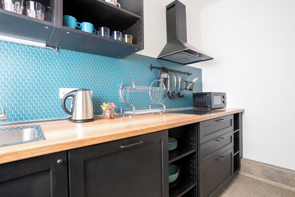 Female Dormitory Room (10 Beds) - Private Bathroom | Shared kitchen - White Wolf House Hostel & Apartments (Prague)