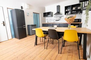 Private kitchen - White Wolf House Hostel & Apartments (Prague)