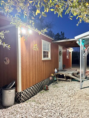 Terrace/patio - Longhorn Casita• 3 Mi to Bandera •Peaceful Retreat (Bandera)
