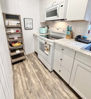 Private kitchen - Longhorn Casita• 3 Mi to Bandera •Peaceful Retreat (Bandera)