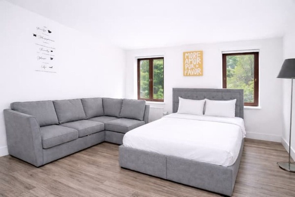 1 habitación, escritorio, wifi gratis y ropa de cama