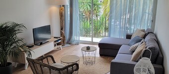 Superb renovated T4 on the first floor of a house in a quiet area close to all amenities