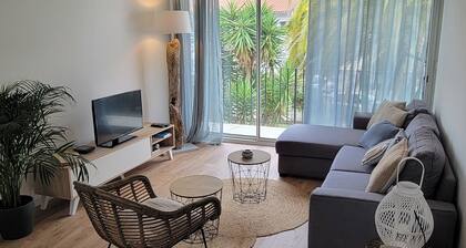 Superb renovated T4 on the first floor of a house in a quiet area close to all amenities