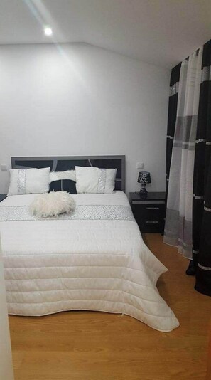 Iron/ironing board, WiFi, bed sheets - Moradia dos telhadinhos (Marinhas)