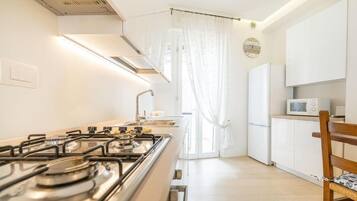 Appartamento Deluxe, vista cortile | Cucina privata