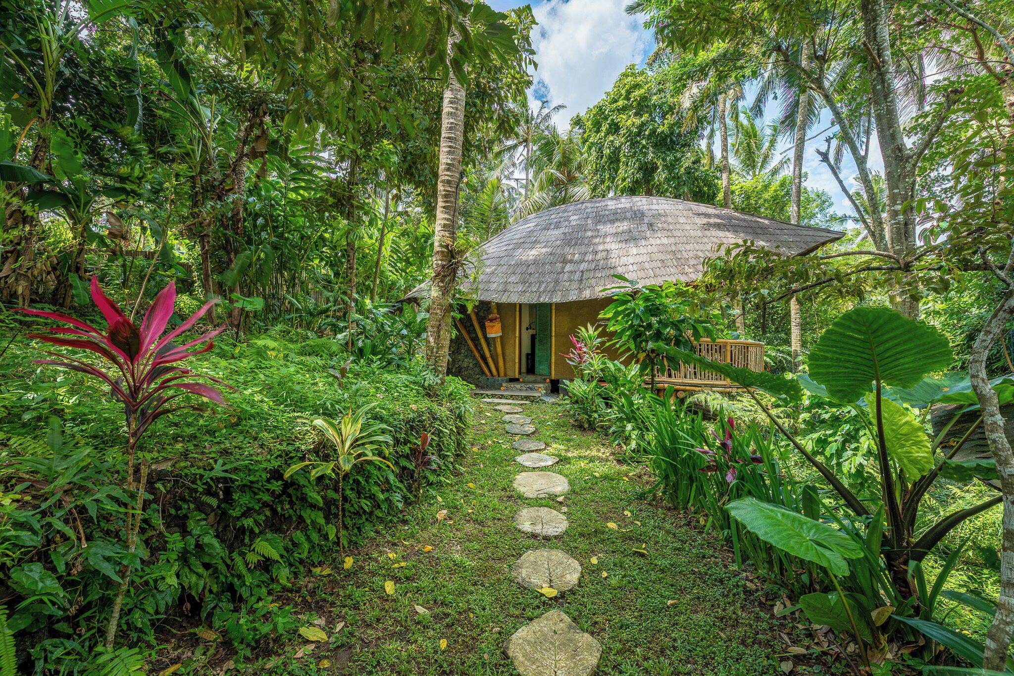 Deluxe Cabin, Balcony, Valley View | Dihias secara berasingan, dilengkapkan perabot secara berasingan, meja 