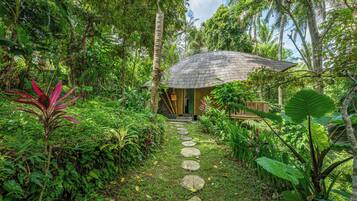 Deluxe Cabin, Balcony, Valley View | Dihias secara berasingan, dilengkapkan perabot secara berasingan, meja