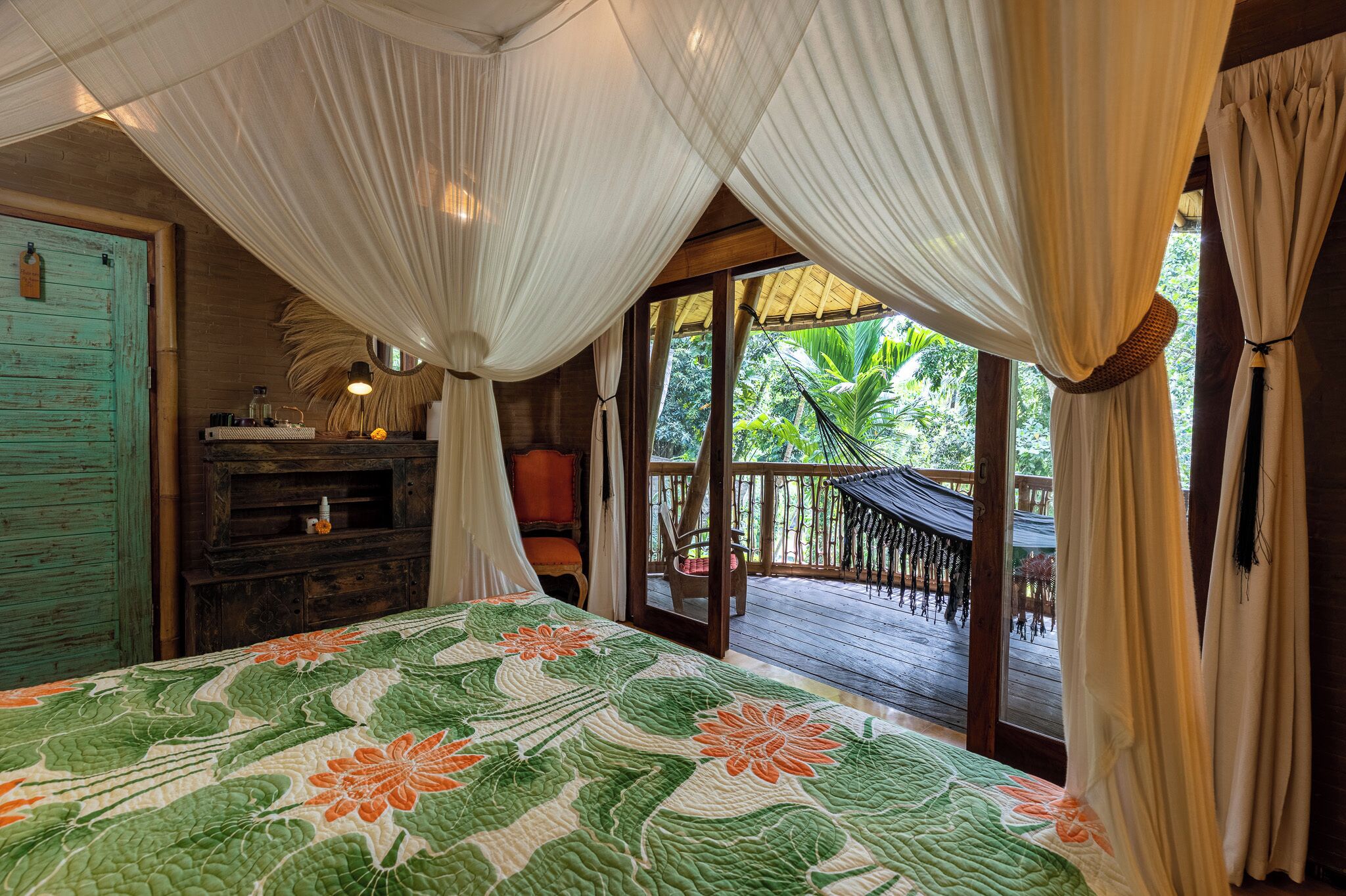Deluxe Cabin, Balcony, Valley View | Dihias secara berasingan, dilengkapkan perabot secara berasingan, meja 