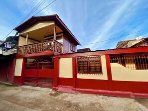 ด้านหน้าที่พัก