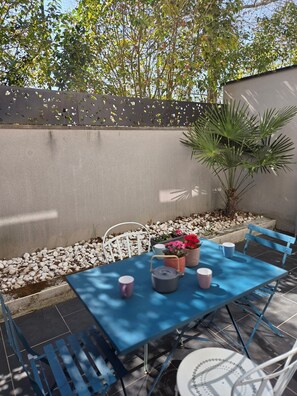 屋外ダイニングエリア