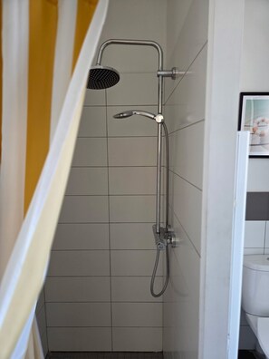 Towels, soap, toilet paper - House with terrace in a quiet location close to all amenities (Blagnac)