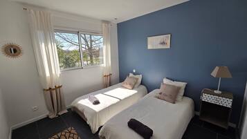 2 bedrooms, iron/ironing board, travel cot, free WiFi