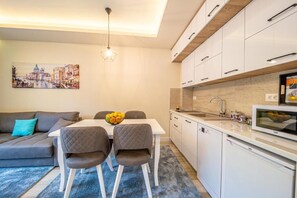 Premium Apartment, Mountain View | Private kitchen