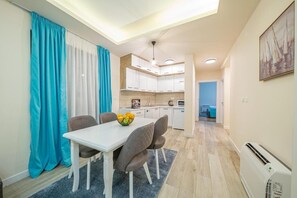 Departamento Confort, vista al mar | Restaurantes