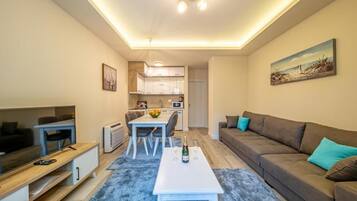 Superior Apartment, City View | Living area