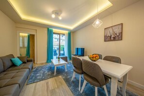 Superior-Apartment, Stadtblick | Wohnbereich