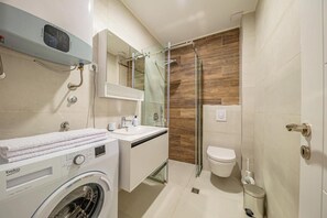 Premium-lejlighed - bjergudsigt | Badeværelse | Håndklæder, Sæbe, Shampoo, Toiletpapir