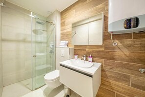 Superior-lejlighed - byudsigt | Badeværelse | Håndklæder, Sæbe, Shampoo, Toiletpapir