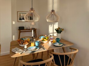 Dining - Pirate ship-private spa, fireplace, sea view & gym (Fehmarn)