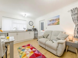 Living area - Apartment Sleeps 2 With Parking and Pets Welcome (Narberth)