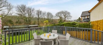 Apartment Sleeps 2 With Parking and Pets Welcome