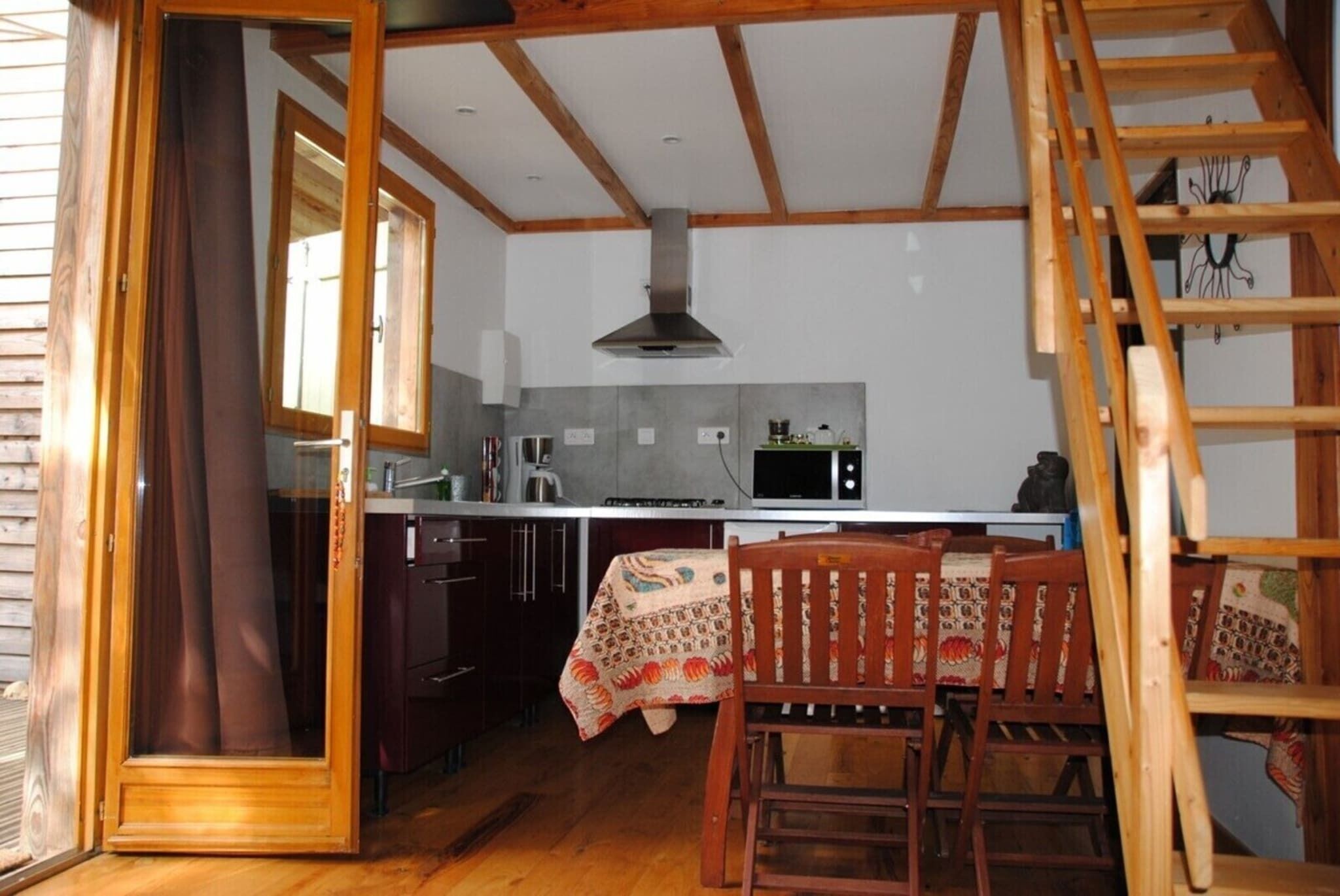 Dishwasher, dining tables