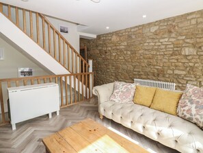Living area - 2 Low Road (Bishop Auckland)