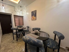 Economy appartement, balkon, uitzicht op stad | Dineren