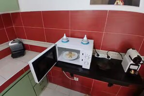 Fridge, microwave, oven, stovetop - Small cozy Cocoon 1 Bedroom | Heated Pool (Marrakech)