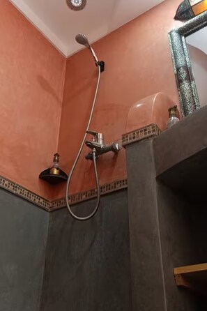 Shower, hair dryer, towels, soap - Small cozy Cocoon 1 Bedroom | Heated Pool (Marrakech)